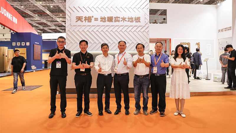 國內(nèi)國際雙展位 產(chǎn)品服務雙引領|天格地板攜手兩大品牌共同推動行業(yè)全新升級